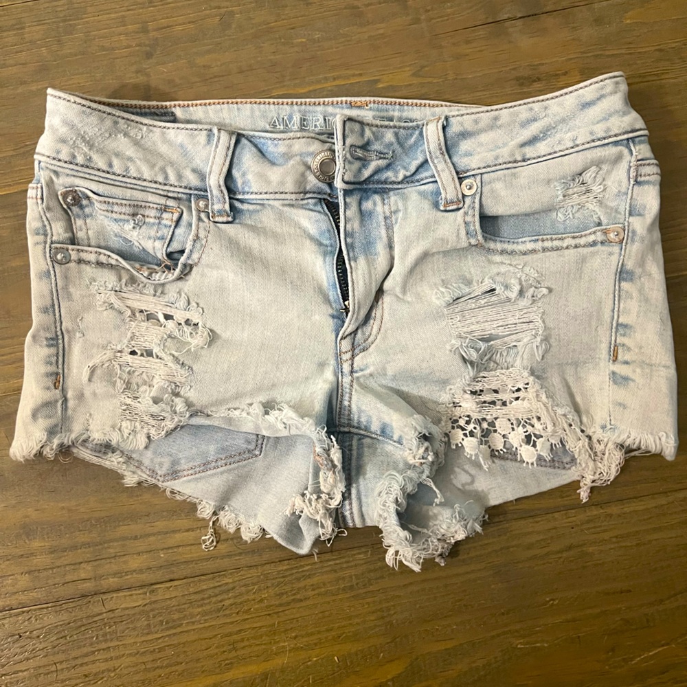VGUC Light wash low rise AE shortie shorts